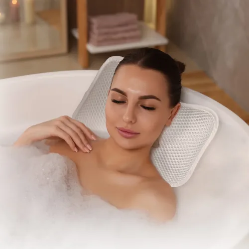 MeshPillowWhiteUse